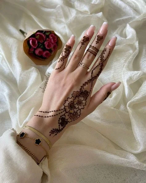 aesthetic-arabic-mehndi