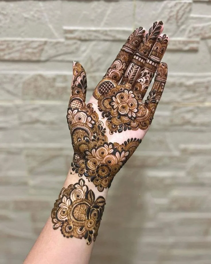 aesthetic-arabic-mehndi-design-simple-1