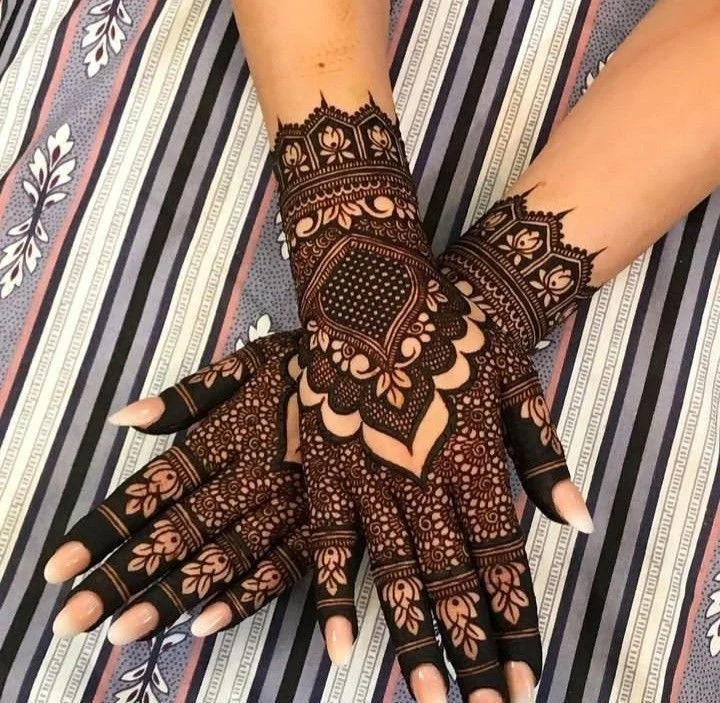aesthetic-arabic-mehndi-