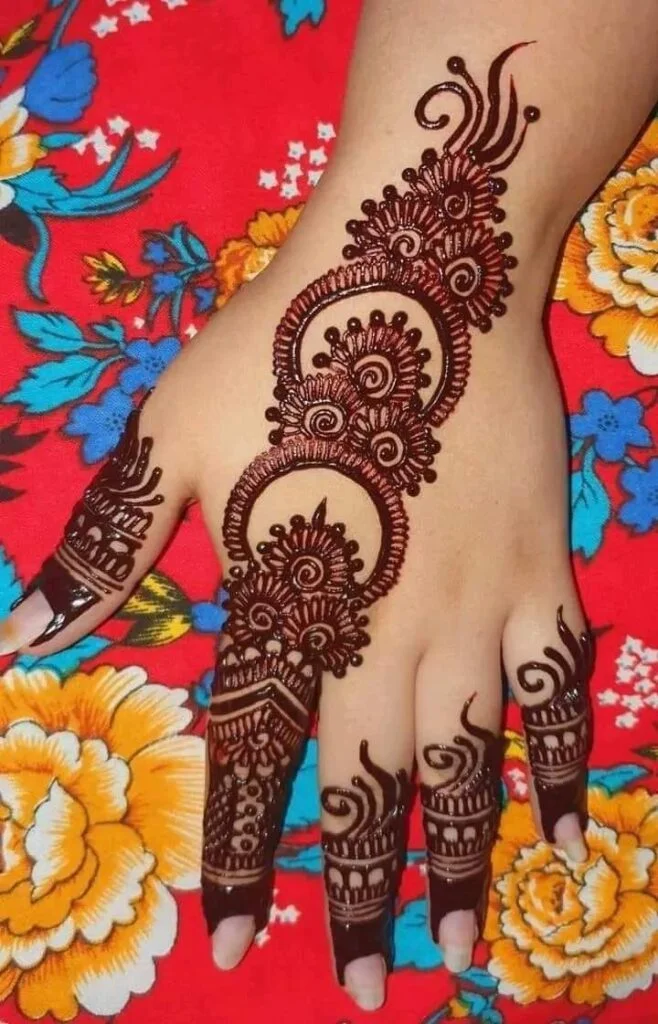 baby-girl-cute-easy-mehndi-designs-for-kids-1-658x1024