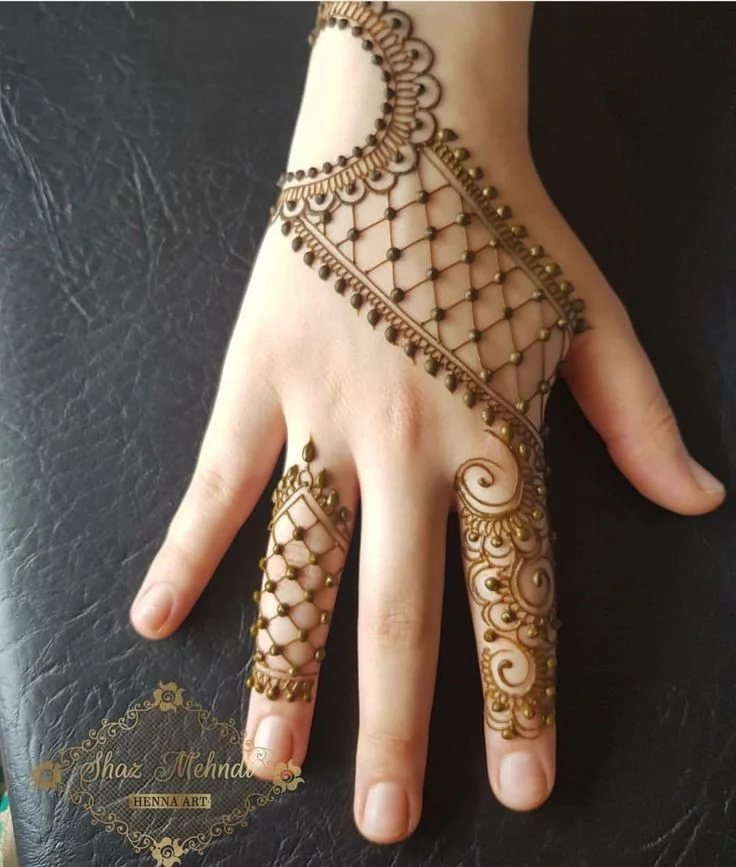 baby-girl-cute-easy-mehndi-designs-for-kids-2 (1)
