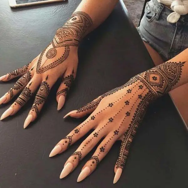 back-hand-mehndi-design-cute