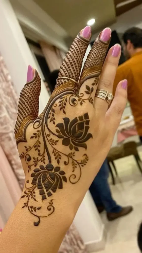 child-back-hand-mehndi-