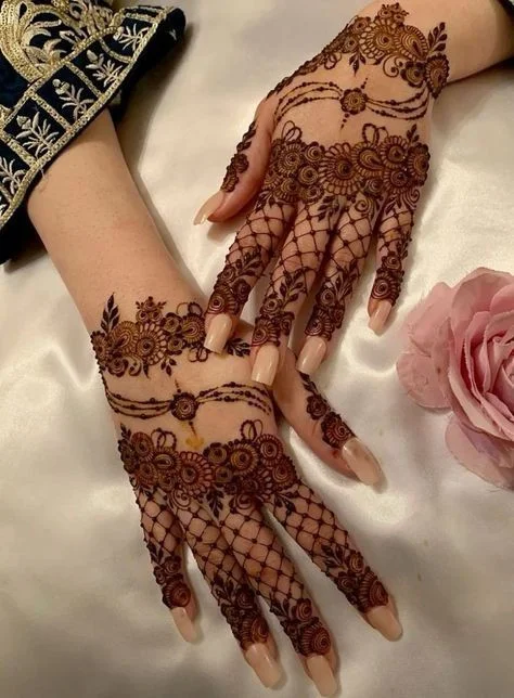 easy-and-beautiful-arabic-mehndi-design-simple-back-hand