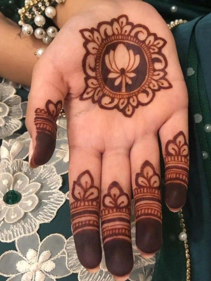 front-hand-simple-mehndi-