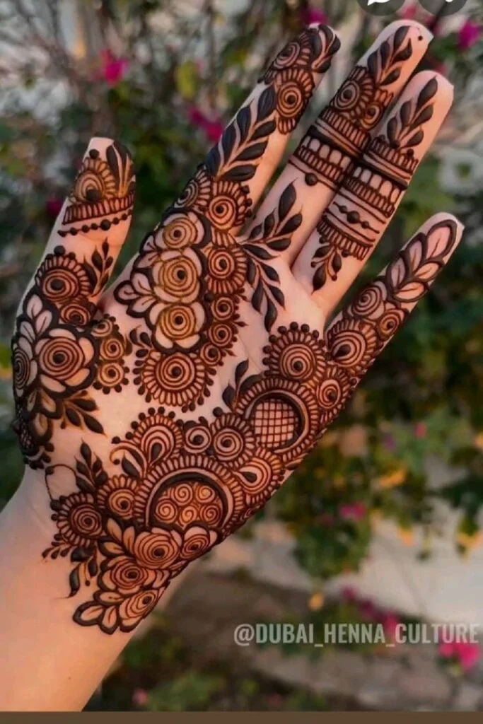 front-hand-simple-mehndi-design-boys-
