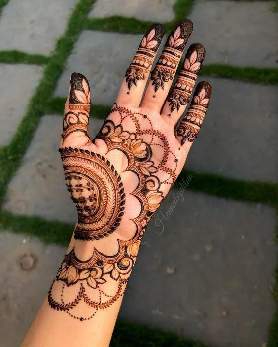 front-hand-simple-mehndi