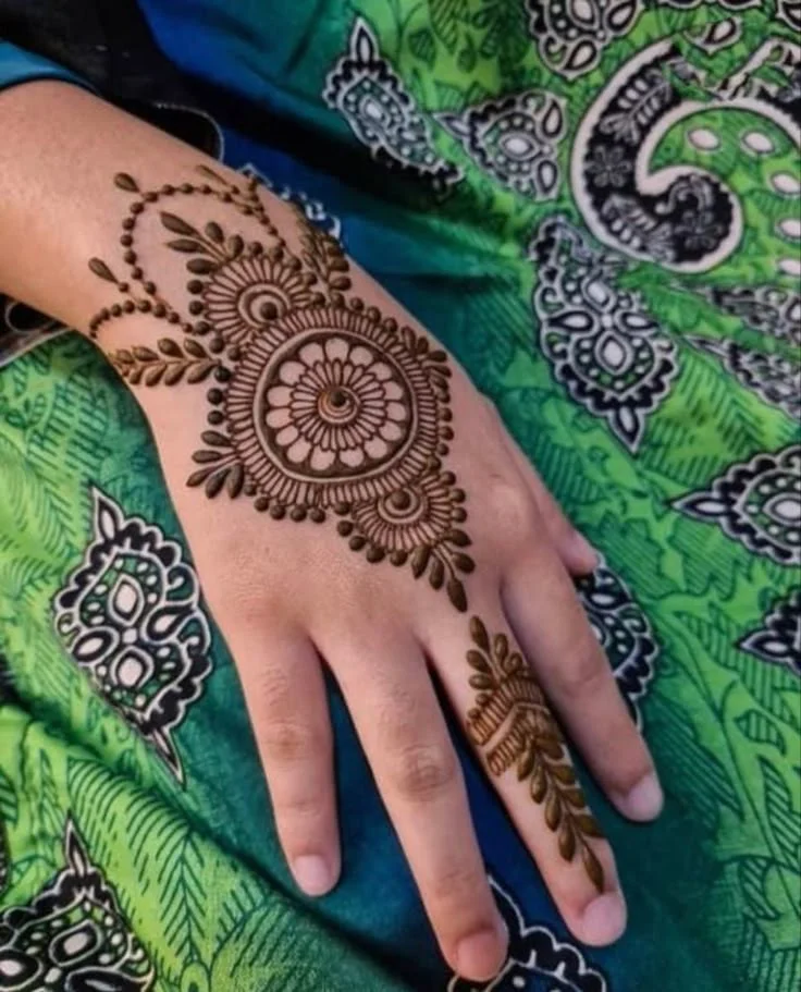 girl-cute-easy-mehndi-designs-for-kids-front-hand