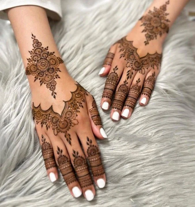 mehndi-design-for-girls-simple-and-beautiful-stylish-front-hand-1