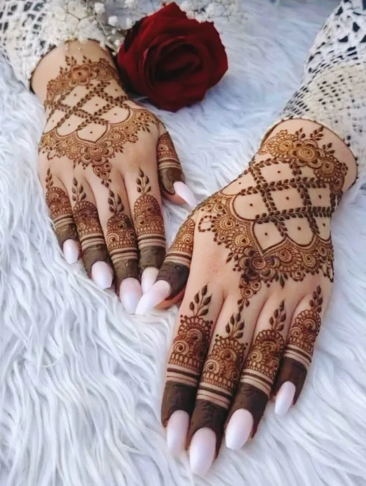 mehndi-design-for-girls-simple-and-beautiful-stylish-front-hand-2
