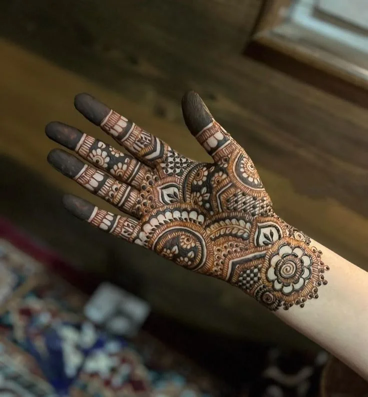 mehndi-design-for-kids-arm-1