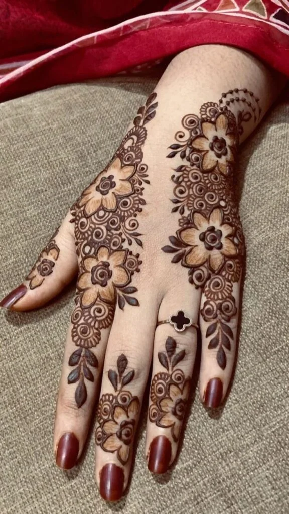 simple-mehndi-design-aage-ka-576x1024