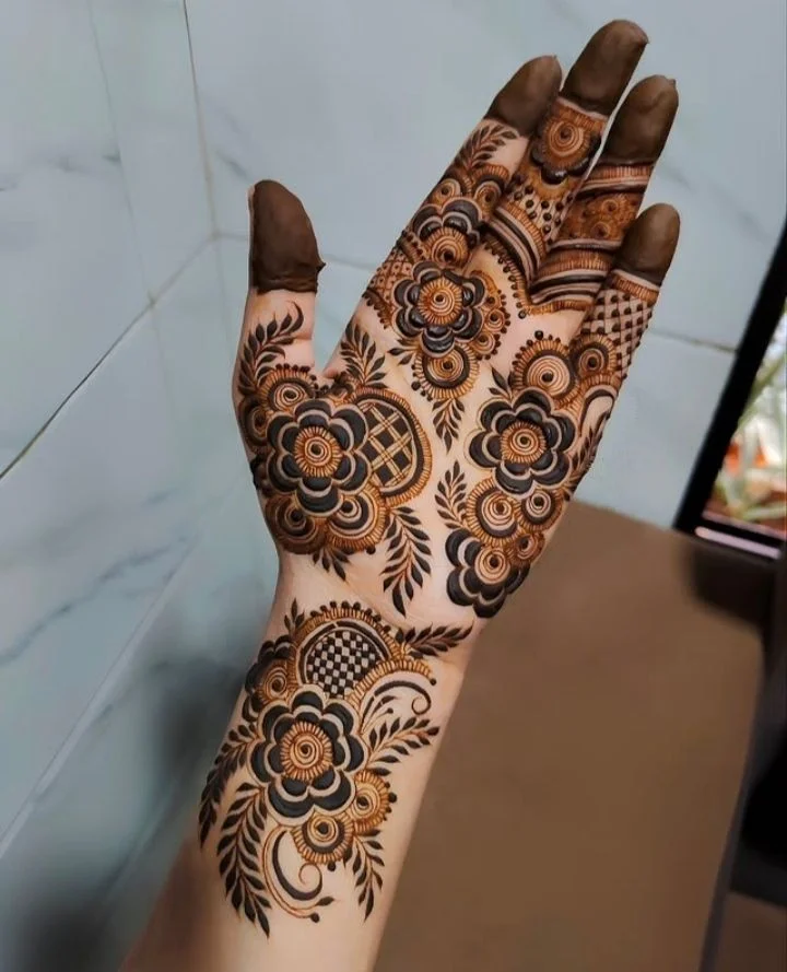 simple-mehndi-design-back-hand-aage-ka-1
