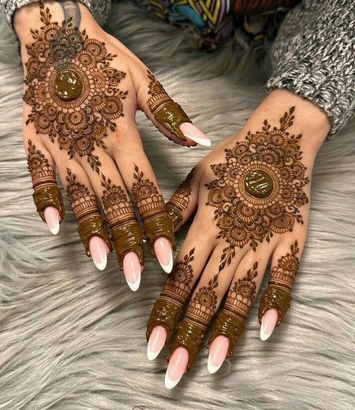 simple-mehndi-design-back-hand-finger