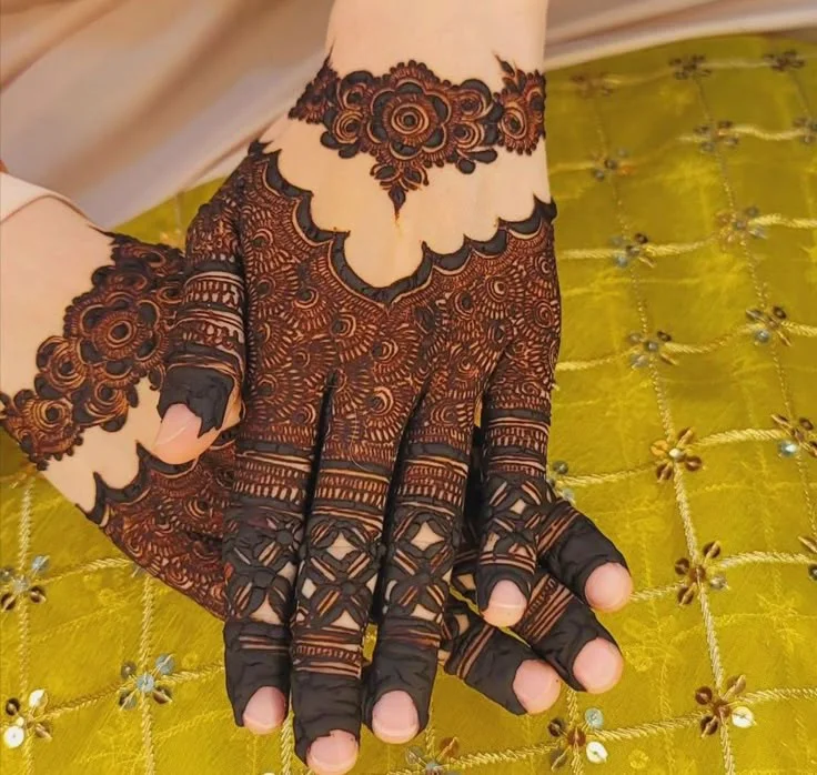 imple-mehndi-design-back