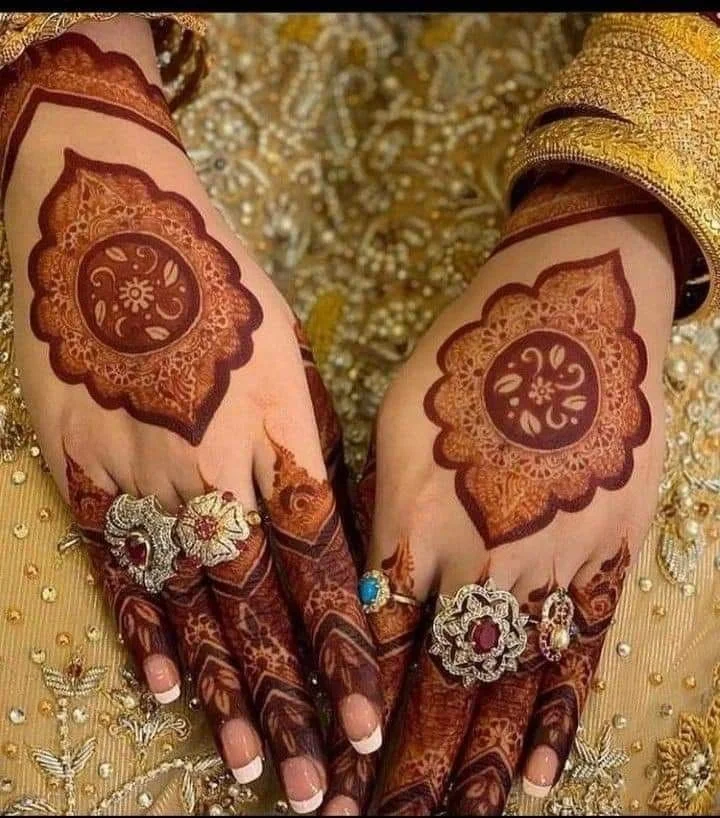 simple-mehndi-design-circle-front-hand-1