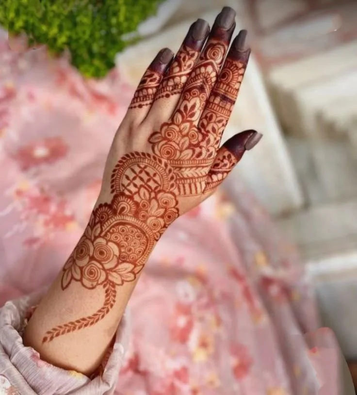 imple-mehndi-design-dress-design