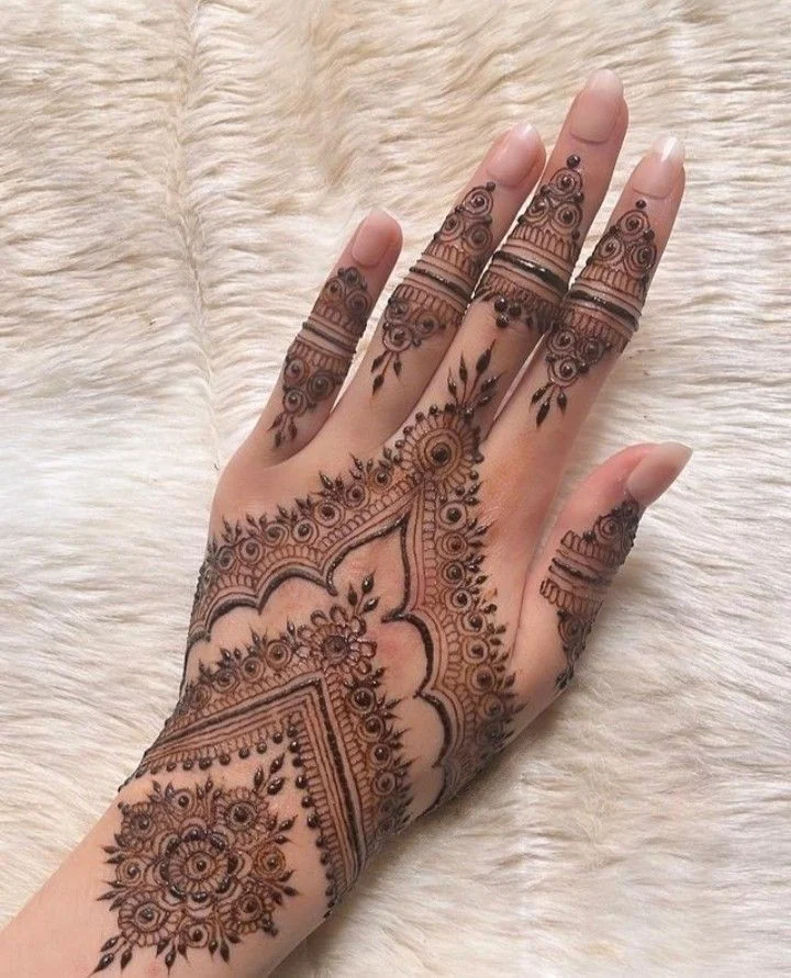 simple-mehndi-design-dubai-pattern-1