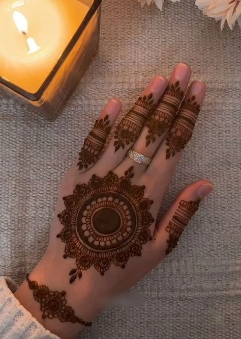 simple-mehndi-design-front-hand-cute-
