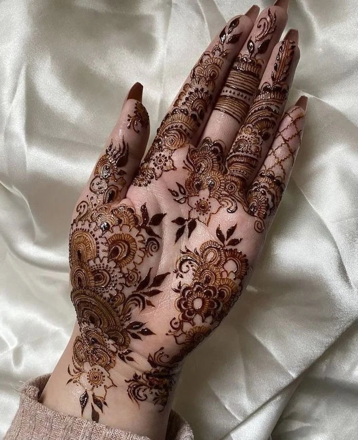 simple-mehndi-design-photo-back-hand-front-and-back-1