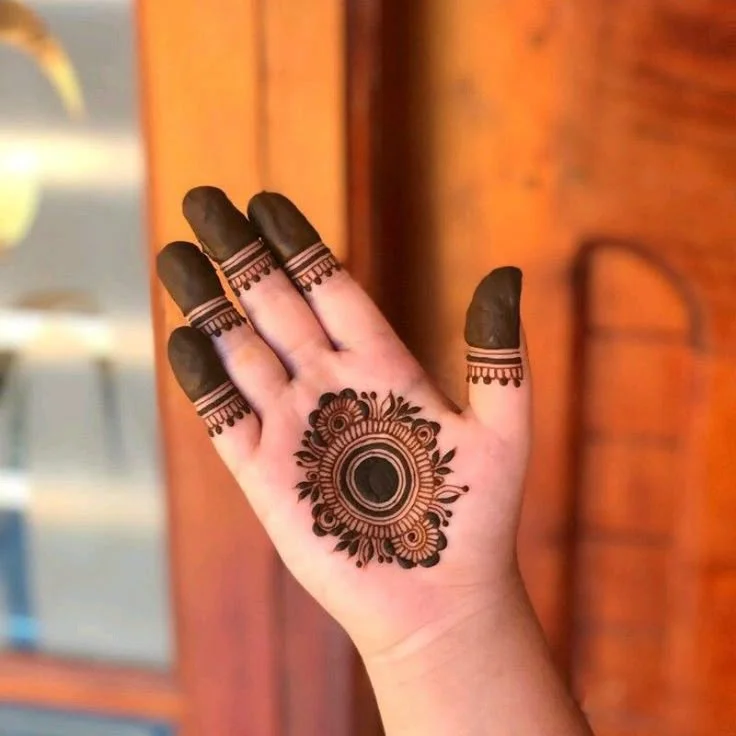 simple-mehndi-designs-for-kids-front-hand-1