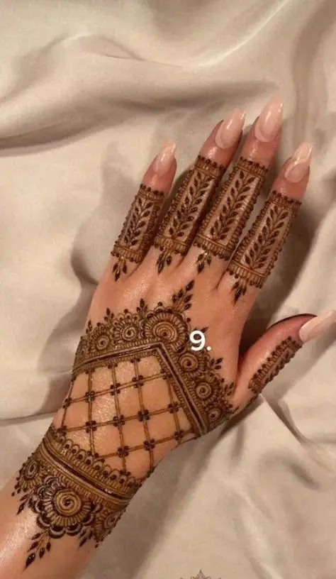 stylish-back-hand-mehndi-