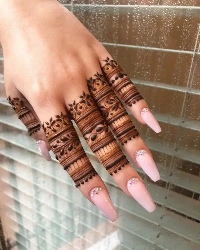 stylish-beautiful-mehndi-