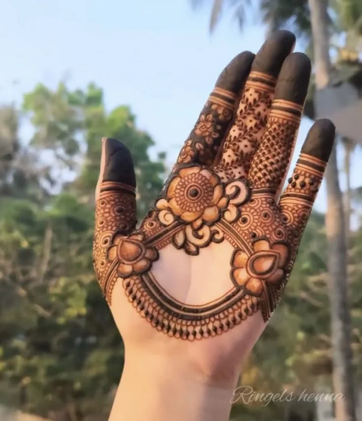 unique-royal-front-hand-
